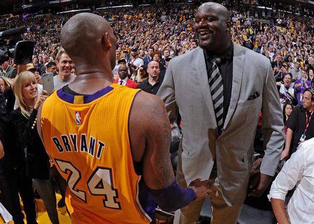 违反规则了，一支球队不能使用两名守门员（一支球队不得同时使用两名门将）