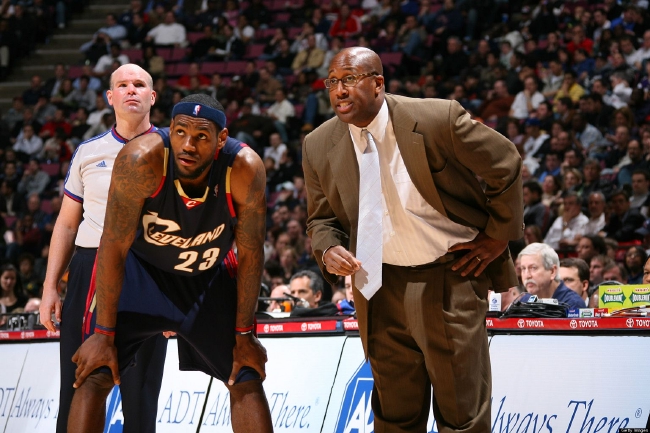 利物浦萨拉赫末段进球险胜曼联（萨拉赫终场前破门，利物浦险胜曼联）