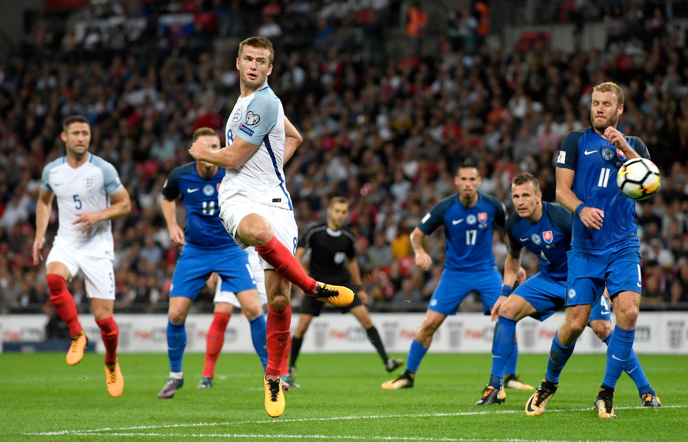BBC：国际足联试行皮球是否出界技术，已在洲际杯中试验（据BBC报道，FIFA试行球出界判定技术，已在洲际杯试用）